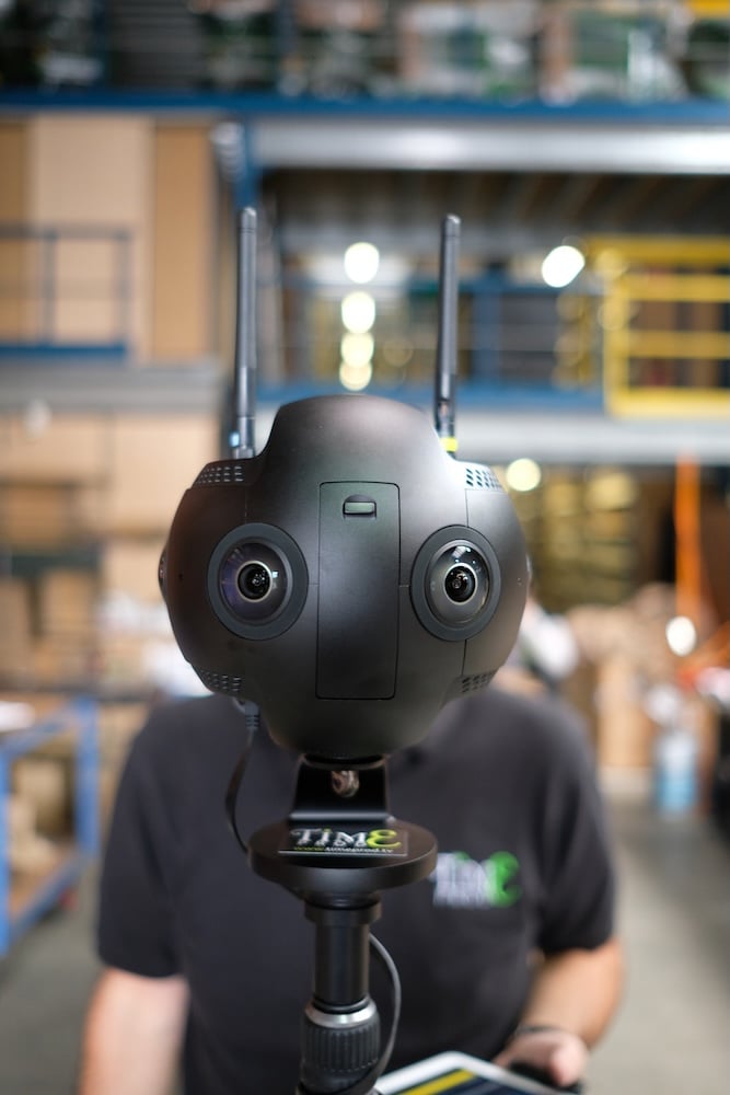 Caméra 360 dans un entrepôt. Visite virtuelle interactive